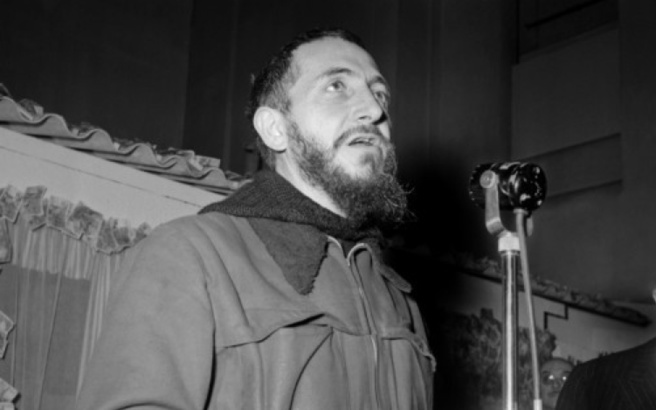 L'abbé Pierre lance son appel le 1er février 1954 à Radio-Luxembourg © AFP