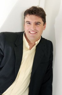 Bruno Dubois : "j'ai eu la chance de passer du tshirt promo à la veste costume comme on dit" Bruno Dubois : "j'ai eu la chance de passer du tshirt promo à la veste costume comme on dit"