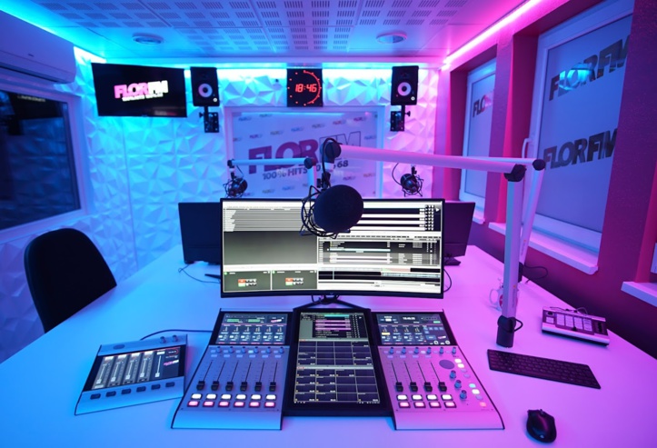 Studio de FLOR FM équipé d'une SX2 et d'une TX, 68360 Soultz. © FLOR FM. Studio de FLOR FM équipé d'une SX2 et d'une TX, 68360 Soultz. © FLOR FM.