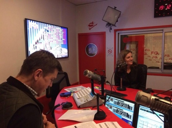 Nathalie Kosciusko-Morizet au micro d'Antoine Baduel. FG est diffusée à Paris sur 98.2 FM et dans 21 villes en France
