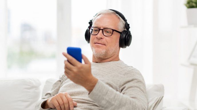 Une étude révèle la confiance envers les animateurs et les podcasteurs