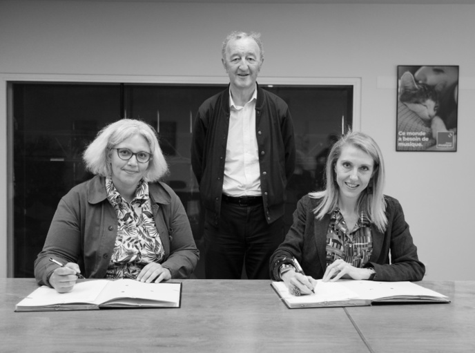 Émilie Delorme, Michel Orier et Sibyle Veil lors de la signature d’un accord-cadre de partenariat destiné à renforcer leurs actions communes © François Daburon