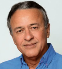 Mario Lechat, pharmacien de formation, s’investit dans le monde des médias en créant une radio musicale dès 1991, profitant de l’essor des radios libres à La Réunion.