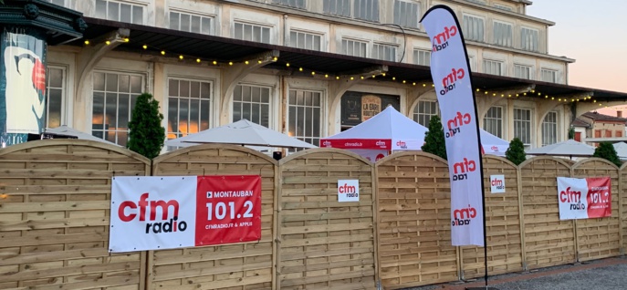 Un espace privatif était mis en place pour accueillir les invités à Montauban.