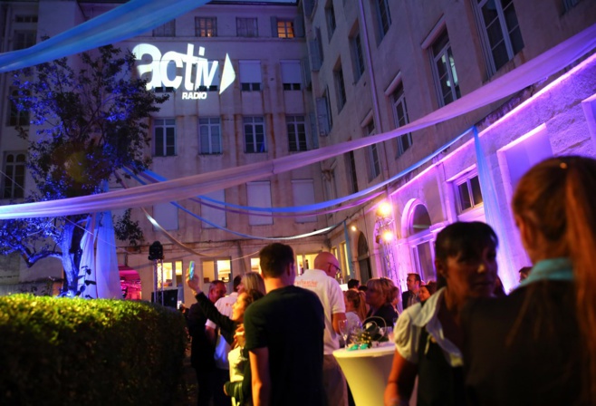 Clients, partenaires, auditeurs, le moment partagé devrait laisser un bon souvenir... Clients, partenaires, auditeurs, le moment partagé devrait laisser un bon souvenir...