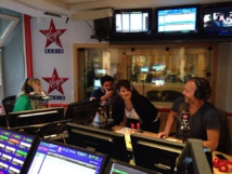 Ambiance sur le plateau d'Enora le soir. L'émission revient à la rentrée. Ambiance sur le plateau d'Enora le soir. L'émission revient à la rentrée.