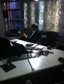 Bourdin dans le noir hier matin... Bourdin dans le noir hier matin...