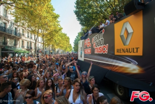 Succès du char de Radio FG à la Techno Parade Succès du char de Radio FG à la Techno Parade