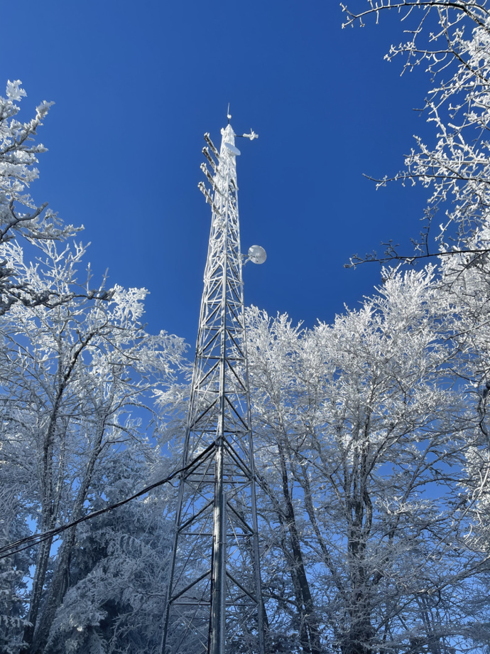 Un émetteur PHF DAB+ installé à Chambéry. © PHF COM. Un émetteur PHF DAB+ installé à Chambéry. © PHF COM.