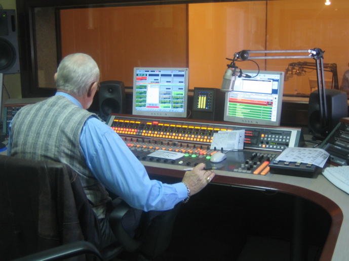 La régie technique de RFO Réunion La 1ère dotée d'une console DHD 2005. © Eurocom. La régie technique de RFO Réunion La 1ère dotée d'une console DHD 2005. © Eurocom.