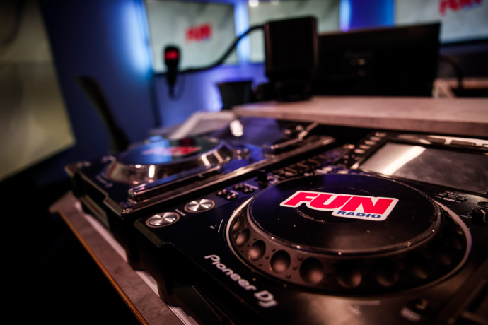 Deux auditeurs invités à mixer en direct sur Fun Radio Deux auditeurs invités à mixer en direct sur Fun Radio
