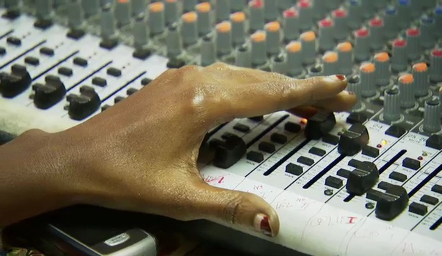 Sierra Leone : la radio remplace les écoles fermées à cause d'Ebola Sierra Leone : la radio remplace les écoles fermées à cause d'Ebola