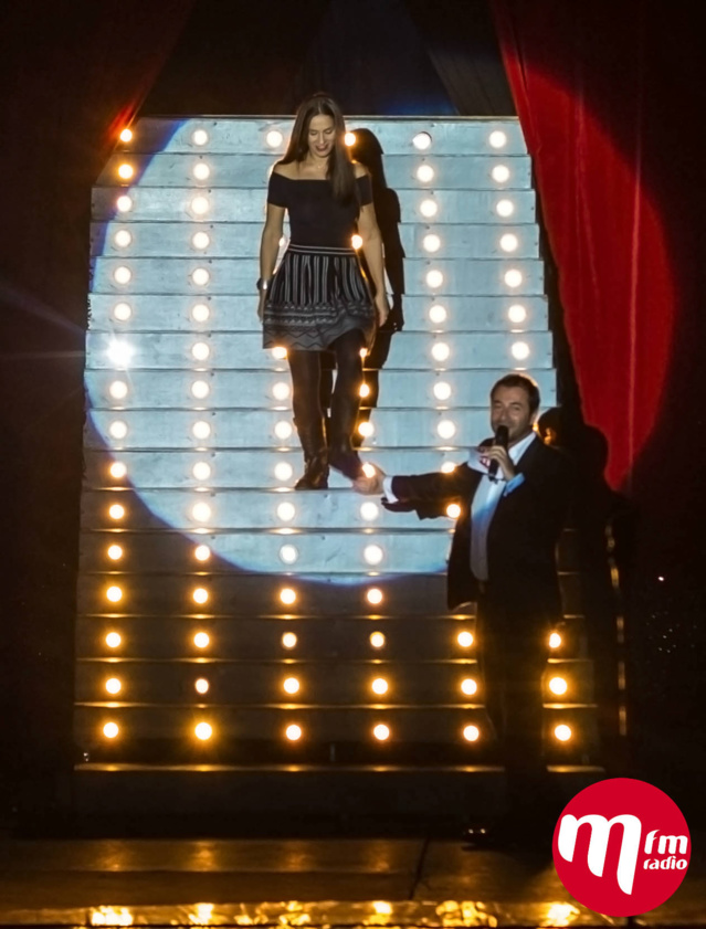 Bernard Montiel accueuille Elisa Tovati © MFM Radio Bernard Montiel accueuille Elisa Tovati © MFM Radio