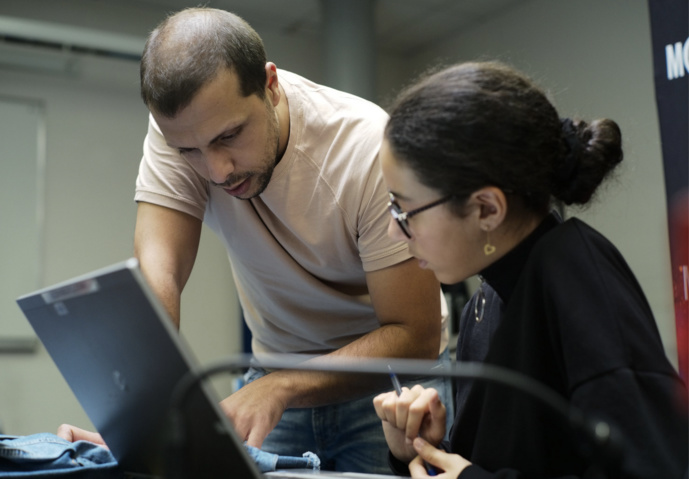 Mouv' en direct du lycée Frédéric Bartholdi à Saint-Denis Mouv' en direct du lycée Frédéric Bartholdi à Saint-Denis