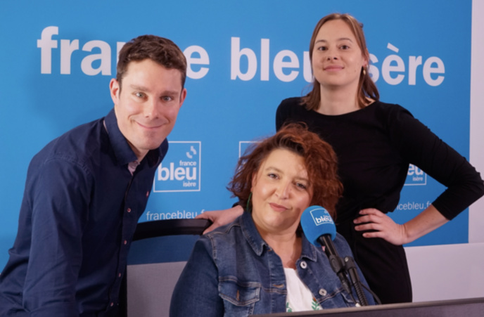 Les matinaliers (de gauche à droite) : Théo Hetsch (journaliste), Vanessa Lambert (animatrice) et Soisic Pellet (journaliste) © Benoit Capponi