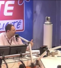 Un incident étonnant mais pas inquiétant à revoir dans la vidéo vers 2min15 © RTBF Un incident étonnant mais pas inquiétant à revoir dans la vidéo vers 2min15 © RTBF