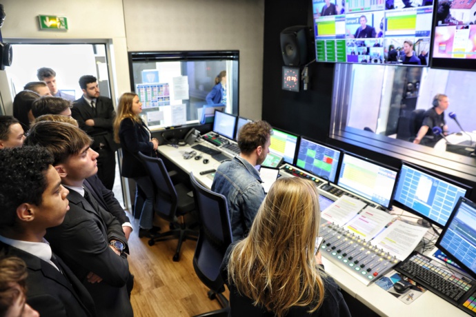 Près de 200 élèves sont venus découvrir les métiers de journalisme à Europe 1 Près de 200 élèves sont venus découvrir les métiers de journalisme à Europe 1