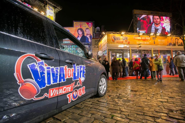 Le studio de verre où sont enfermés les 3 animateurs de VivaCité © RTBF Le studio de verre où sont enfermés les 3 animateurs de VivaCité © RTBF