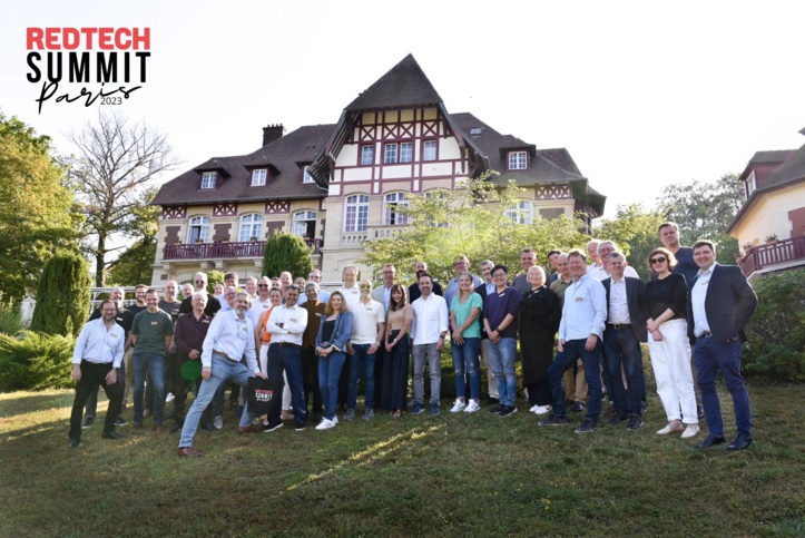 Soixante patrons de radio et directeurs techniques des 5 continents au Château de la Tour.