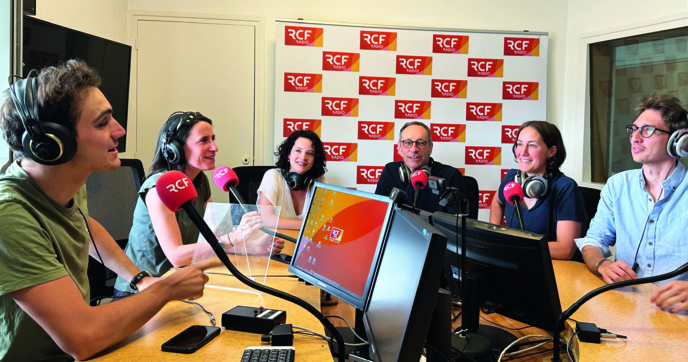 Les journalistes et animateurs de RCF. Forte de 600 000 auditeurs chaque jour, RCF s'appuie désormais sur 64 radios locales et sur 270 fréquences en France et en Belgique