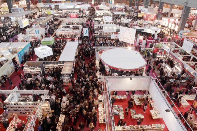 La foule se presse chaque année dans les allées du Salon du Livre de Paris © Marcos Poidebard La foule se presse chaque année dans les allées du Salon du Livre de Paris © Marcos Poidebard