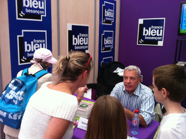 Roland est un homme de la terre : il aime naturellement les auditeurs. C'est aussi une des raisons de son succès sur France Bleu