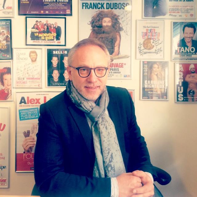 Laurent Thibault, directeur d'antenne de Rire et Chansons. Cet homme est une machine à blagues. Laurent Thibault, directeur d'antenne de Rire et Chansons. Cet homme est une machine à blagues.