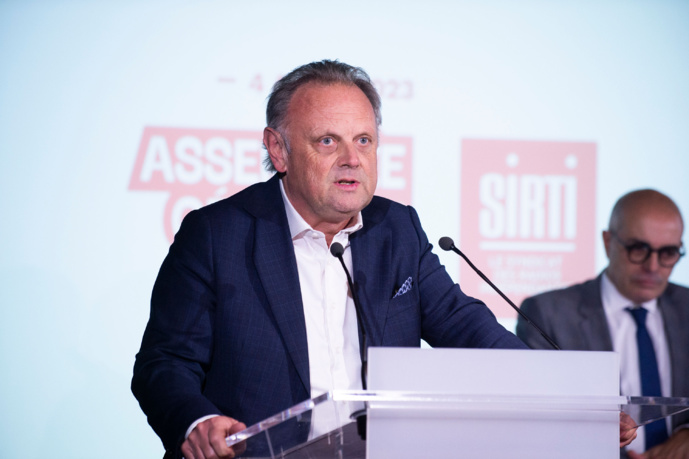Christophe Schalk prononce son discours de présidence lors de la dernière assemblée générale du SIRTI en avril 2023. © SIRTI.
