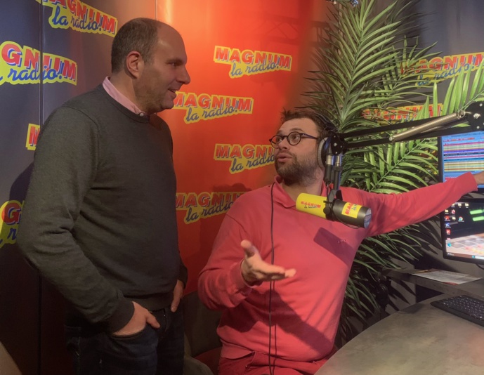 Benoît Boulanger, président de la radio, et Rémy Tanaré, animateur, dans les studios de Contrexéville avant un prochain déménagement à Épinal. © Magnum La Radio.