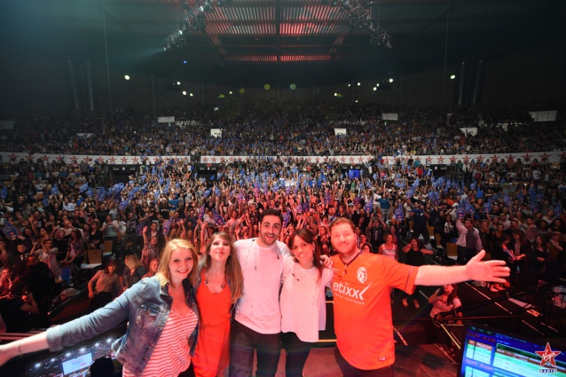 Des milliers d'auditeurs applaudissent Virgin Tonic