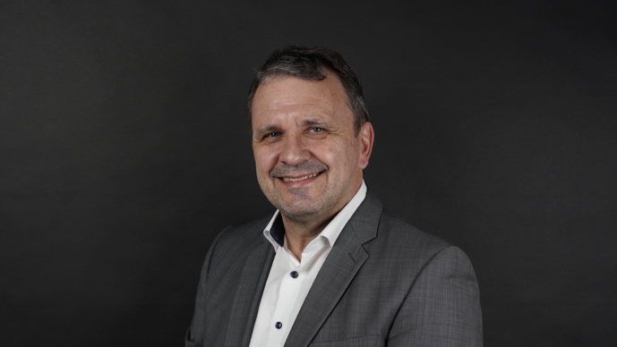 ès le 1er novembre, René Dönni Kuoni prendra aussi la tête de la division Concessions et gestion des fréquences