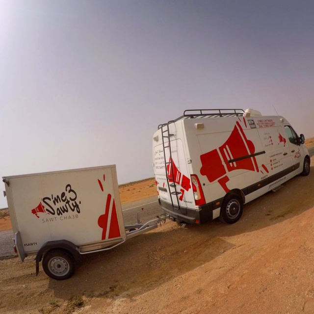 La caravane de l'opération "SME3 SAWTY" équipée d'un studio vidéo La caravane de l'opération "SME3 SAWTY" équipée d'un studio vidéo