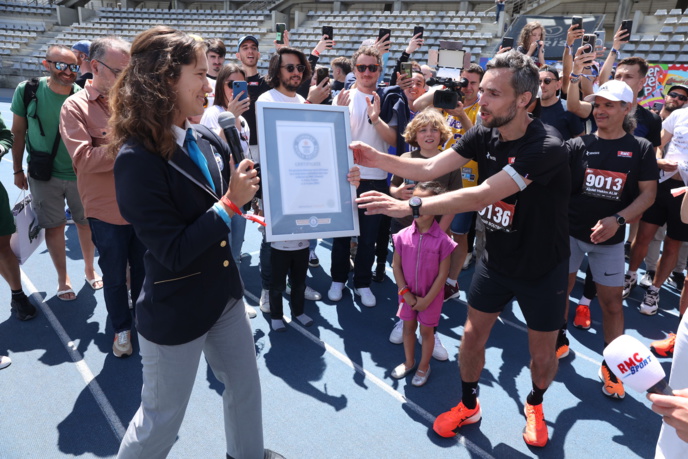 416 km parcourus en relais par équipe en 24 heures ! © Abaca Press 416 km parcourus en relais par équipe en 24 heures ! © Abaca Press