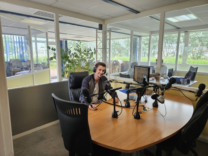 Nicolas Huart, animateur sur les ondes de Demoiselle FM. © Pascal d'Armandieu.