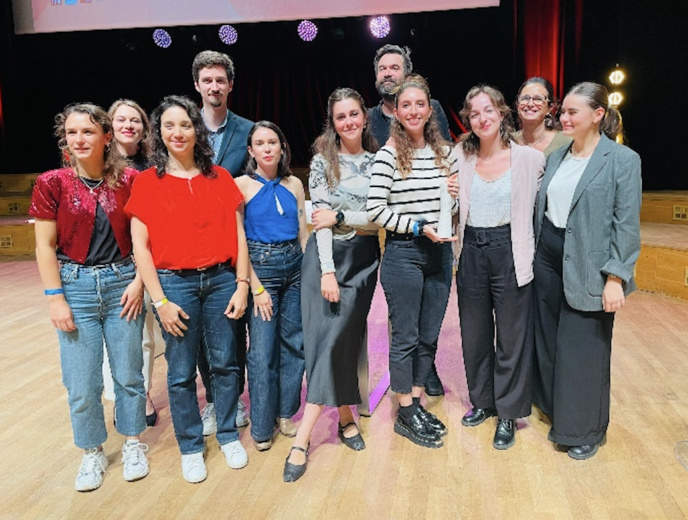 Une partie des jeunes journalistes composant la rédaction d’ENTR Une partie des jeunes journalistes composant la rédaction d’ENTR