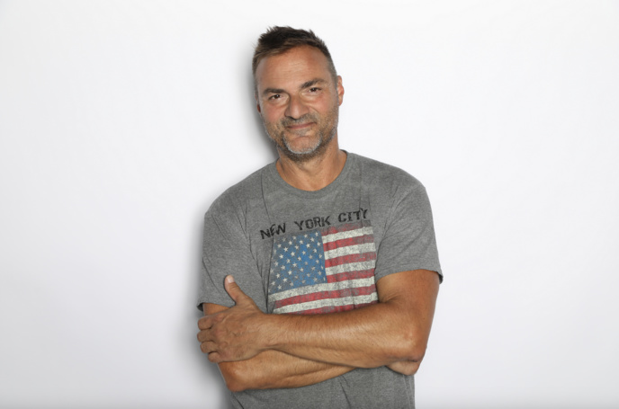 À 57 ans, Christian d’Aubarède retrouve le micro de Radio Espace, qu'il avait rendu en 2007. © Radio Espace.