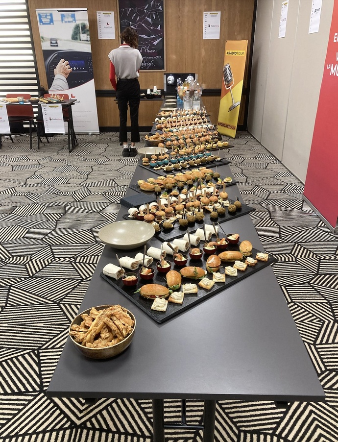 Voilà de quoi casser la croûte après une matinée très généreuse en rencontres et échanges... Voilà de quoi casser la croûte après une matinée très généreuse en rencontres et échanges...