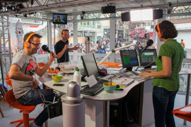 Fil rouge de la manifestation : trois animateurs seront enfermés dans le studio de verre © Martin Godfroid Fil rouge de la manifestation : trois animateurs seront enfermés dans le studio de verre © Martin Godfroid