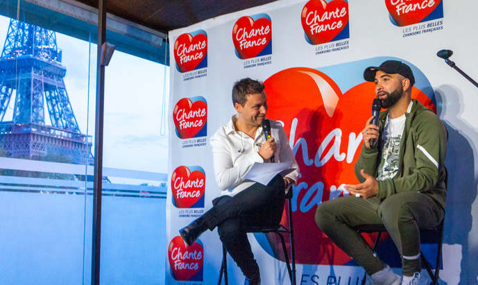 Mickael Dorian, l'animateur du morning Chante France, avec Kendji Girac.