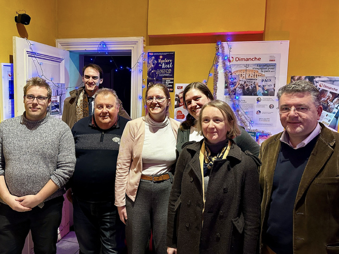 De gauche à droite : l’équipe des permanents de 1RCF Belgique : Jean Lannoy, Yves Thibaut, Étienne Lemarque, Armelle Delmelle, Élise Vanesche, Anne Périer, Jacques Galloy (Eric Cooper et Aurélien Marteau sont absents) De gauche à droite : l’équipe des permanents de 1RCF Belgique : Jean Lannoy, Yves Thibaut, Étienne Lemarque, Armelle Delmelle, Élise Vanesche, Anne Périer, Jacques Galloy (Eric Cooper et Aurélien Marteau sont absents)