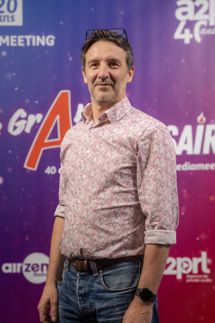 Figure historique de l'A2PRL, Nicolas Billy dirige l'agence qui compte une trentaine de salariés et qui travaille quotidiennement avec 200 radios. © Frédéric Lejeune.