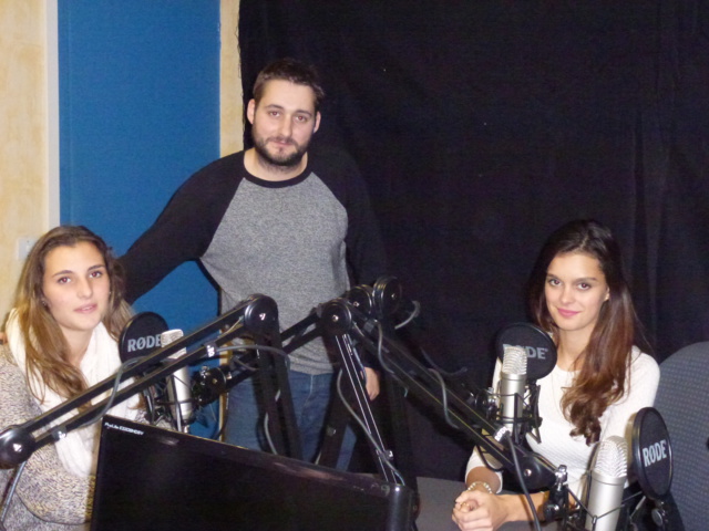 Guillaume Truilhé, le directeur pédagogique et ses étudiants. © Brice Vidal