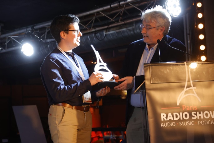 Geoffrey Thomas est ingénieur du son pour NGroup (NRJ, Nostalgie, Chérie FM) en Belgique. Avec son équipe, il a réalisé un superbe studio multi-marques pour l'ensemble des radios Geoffrey Thomas est ingénieur du son pour NGroup (NRJ, Nostalgie, Chérie FM) en Belgique. Avec son équipe, il a réalisé un superbe studio multi-marques pour l'ensemble des radios