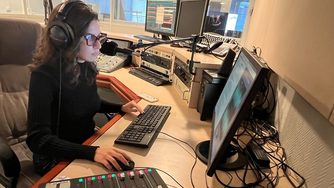 Matin, midi, soir et week-end, SmartRadio fournit de l'info aux radios.