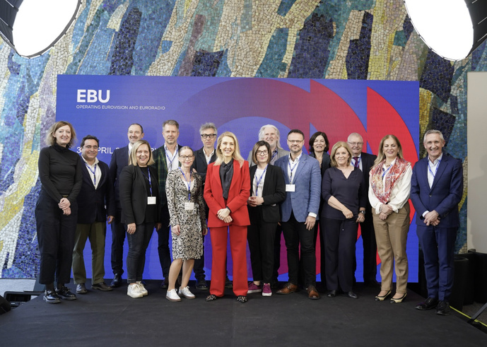 Sibyle Veil entourée des membres du Comité Radio de l'UER