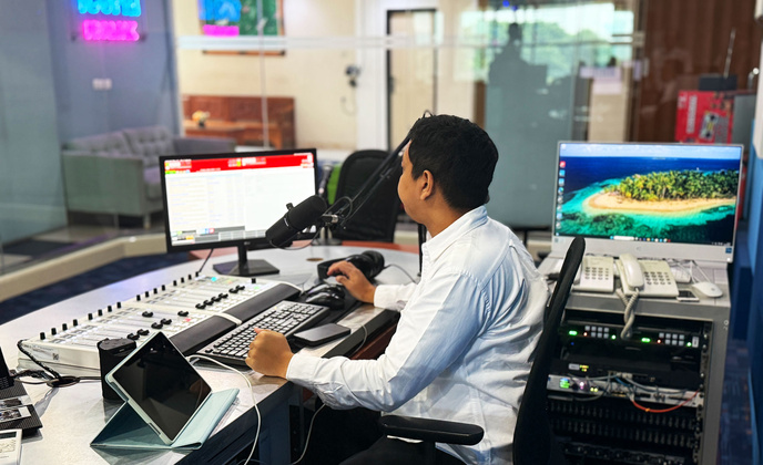 La personnalisation des consoles facilite la gestion des contenus en direct comme en différé, et s’inscrit dans une volonté de simplification des tâches opérées par les techniciens.