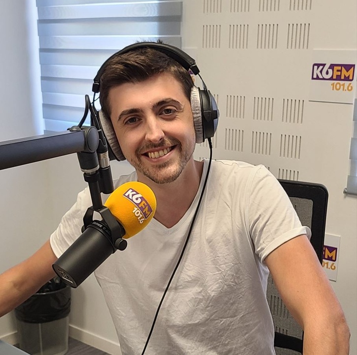 Valentin Capuozzo, après quatre ans de matinale chez FMR, le drive time de K6FM. Une voix à suivre… © Valentin Capuozzo.