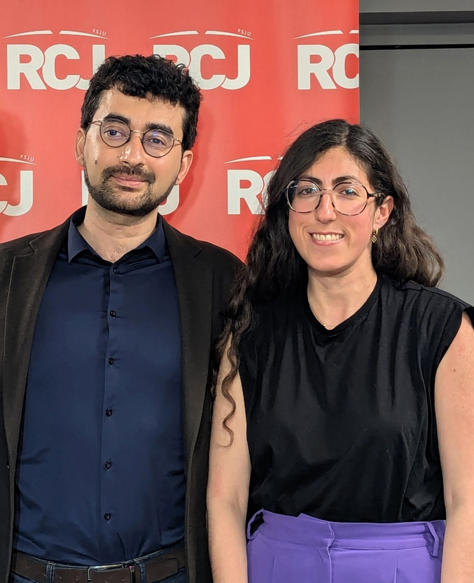 Elsa Pariente, rédactrice en chef, et Omar Youssef Souleimane, journaliste et poète syrien, auteur de "L'Arabe qui sourit", aux Éditions Flammarion. © RCJ.