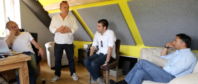 La réunion de préproduction dans le studio Soniic Design avec (de gauche à droite) Oliver Klenk, Jean-Michel Meschin, Raphaël Dauce et Dominique Lemonnier