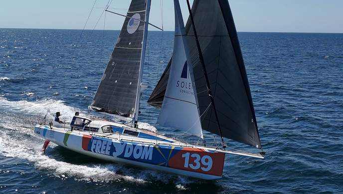 Le Class40 Free Dom HUA trace sa route